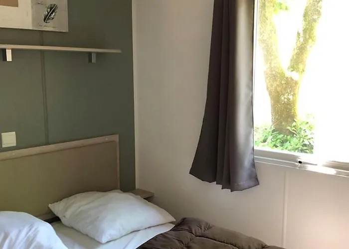 Camping Mobil-home 4 Pers Avec Terrasse Au Les Tournesols - Api-1-52-489 Crissé