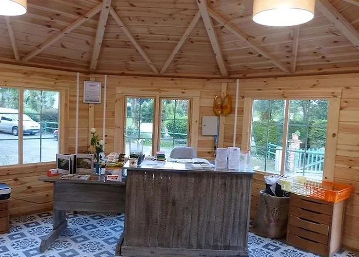 キャンプ場 Mobil-home 4 Pers Avec Terrasse Au Les Tournesols - Api-1-52-489